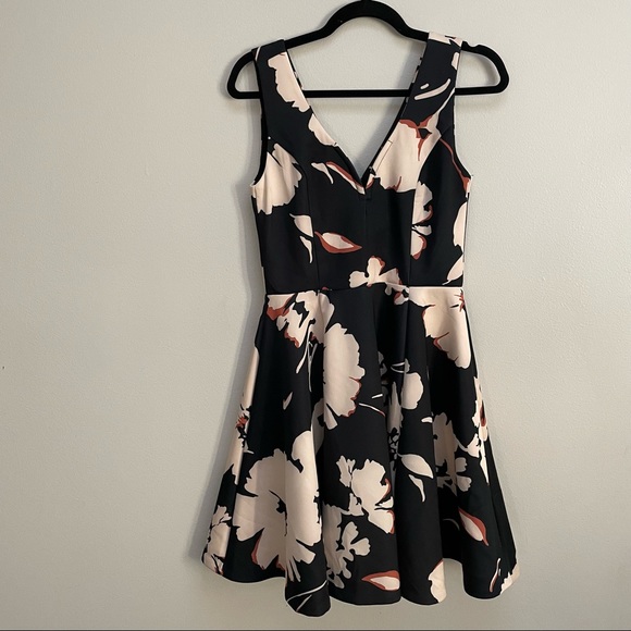 Anthropologie Amora dress Maeve scuba material large floral fit and flare size 6 - Picture 3 of 10